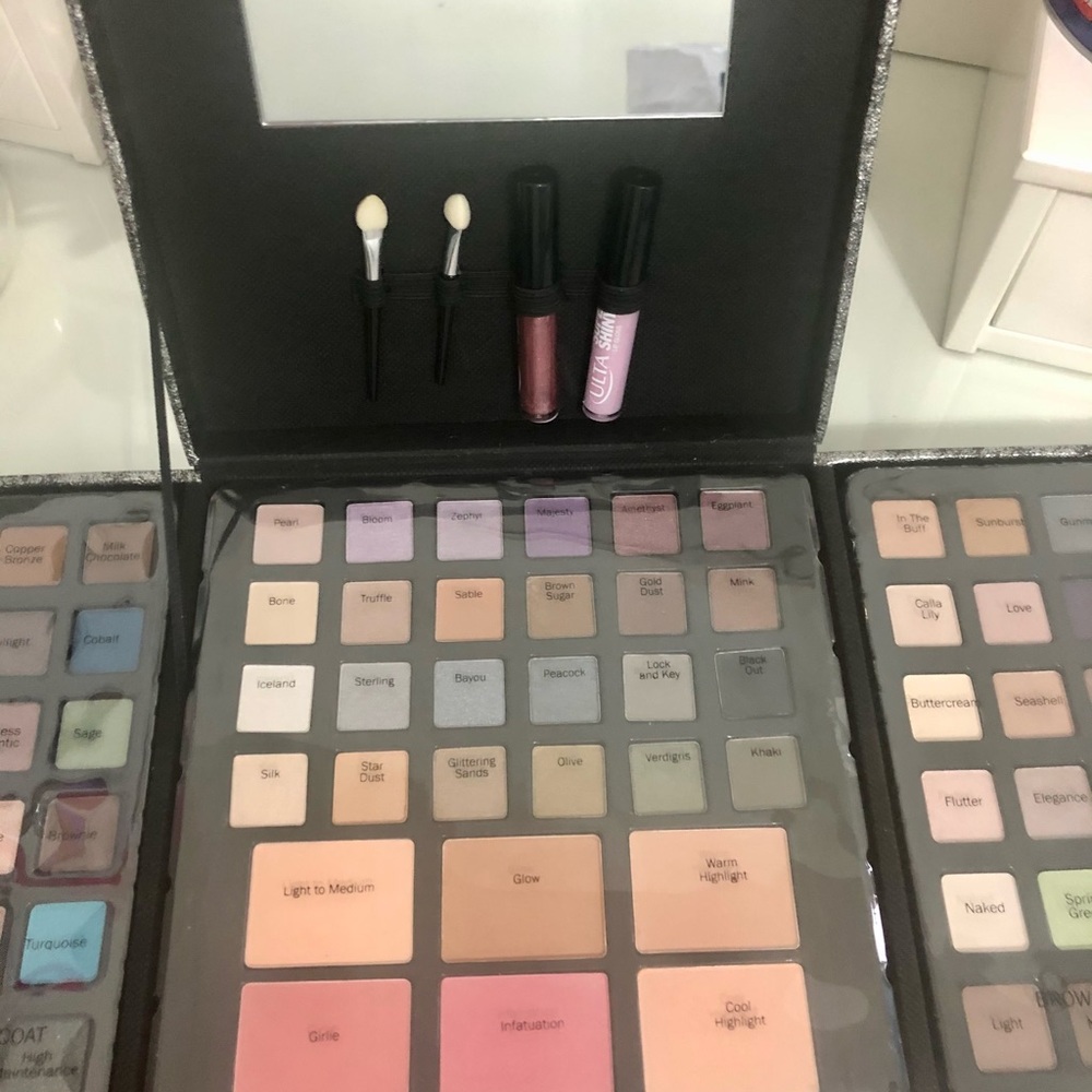Ulta Makeup Kit - Picture 8 of 8